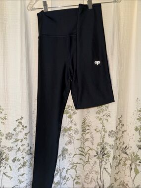 ALO Yoga Black High-Waist Leggings with Reflective Logo
